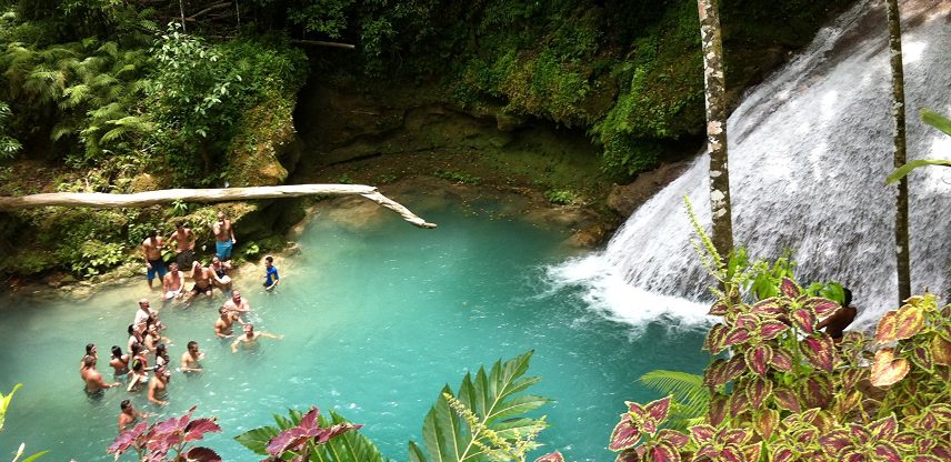 /Media/Attractions/Blue-Hole1.Jpg